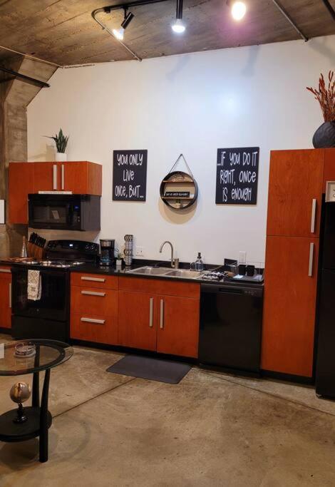Staycation City Loft Free Gated Parking Saint Louis Eksteriør billede